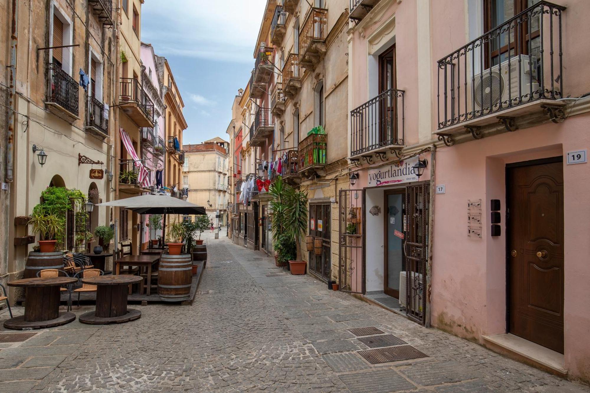 Via Cavour 19, Camere Del Conte Iglesias Exterior photo