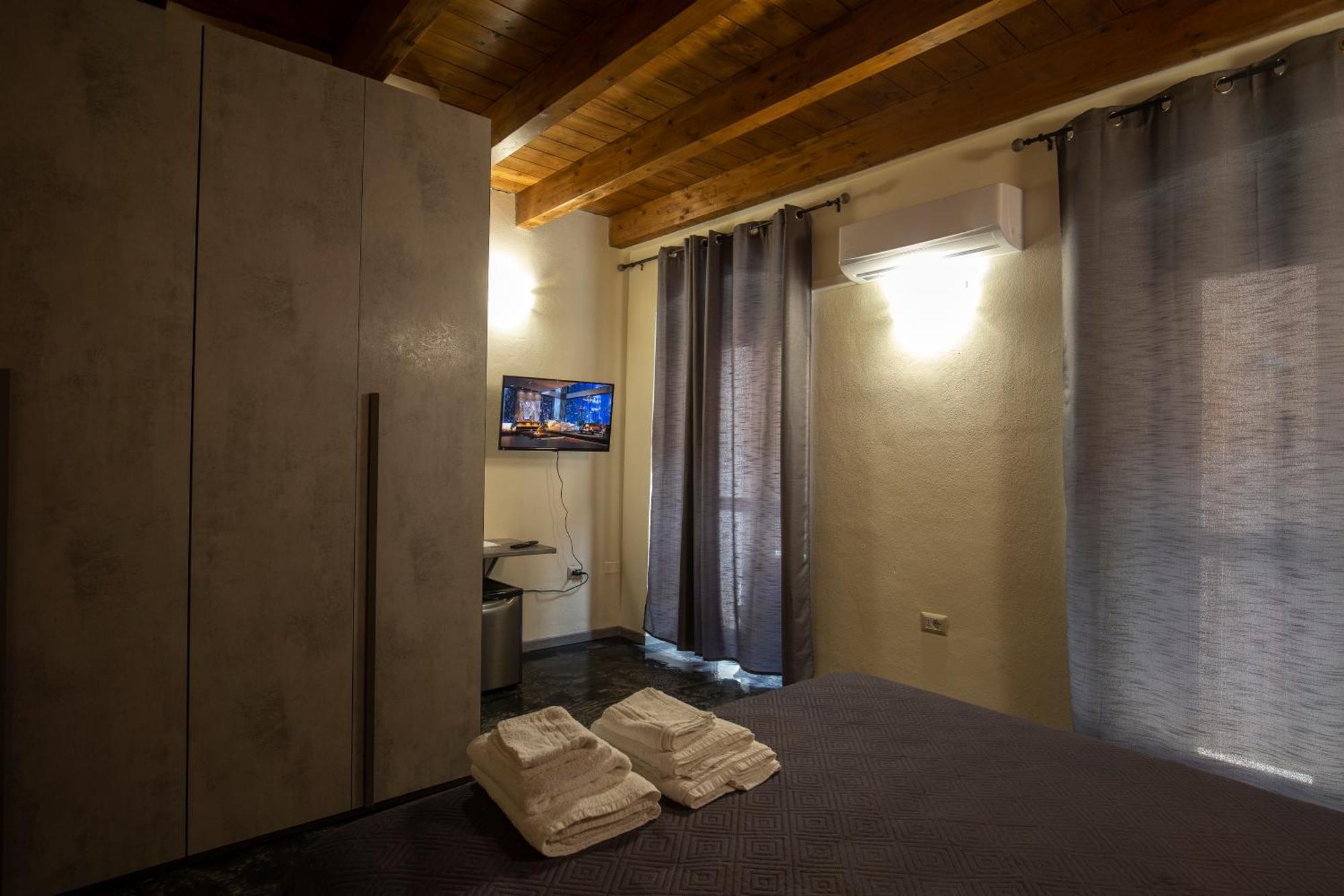 Via Cavour 19, Camere Del Conte Iglesias Exterior photo